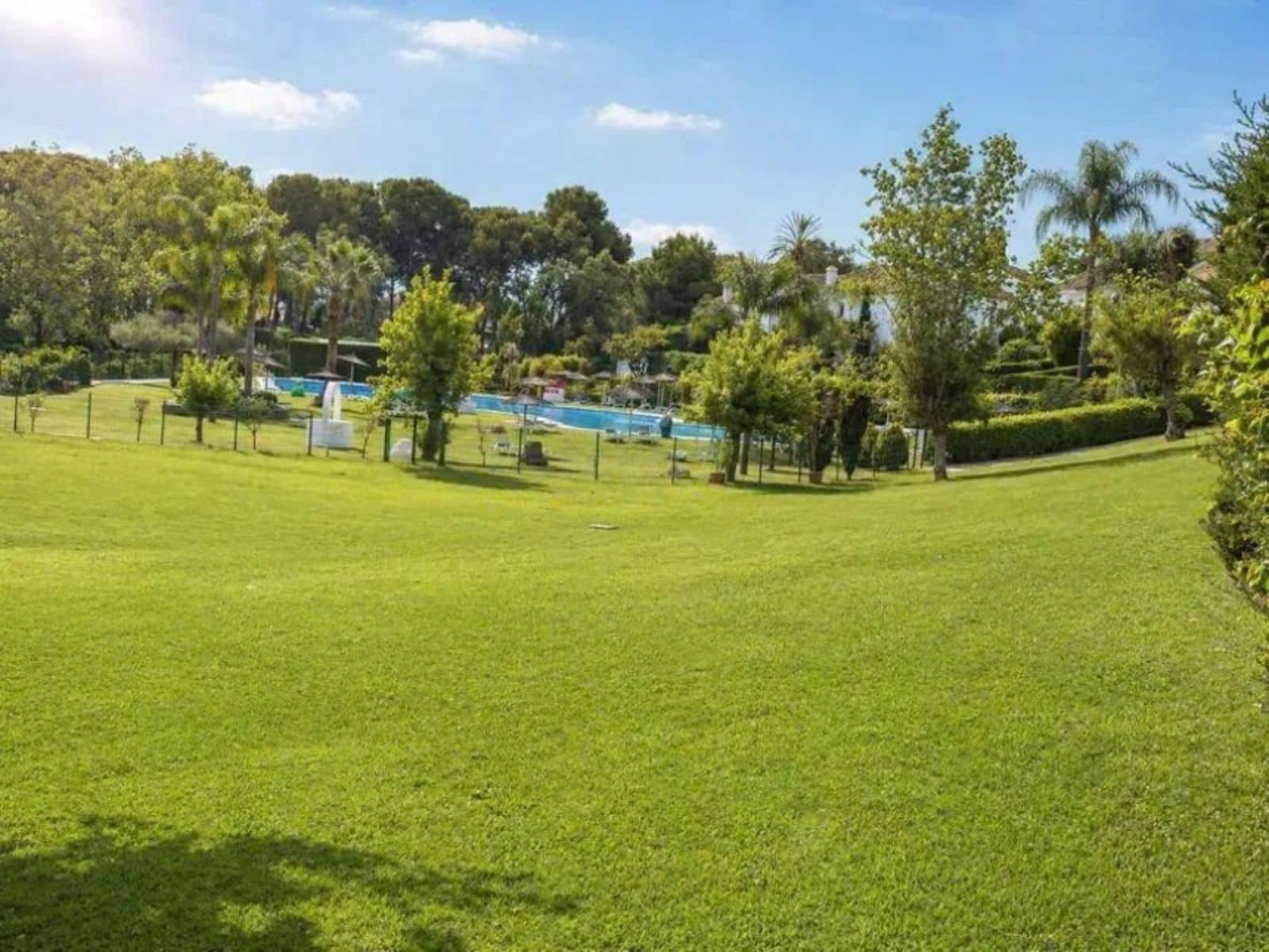 2 soveværelse Lejlighed til salg i Estepona - € 465.000 (Ref: 9812015)