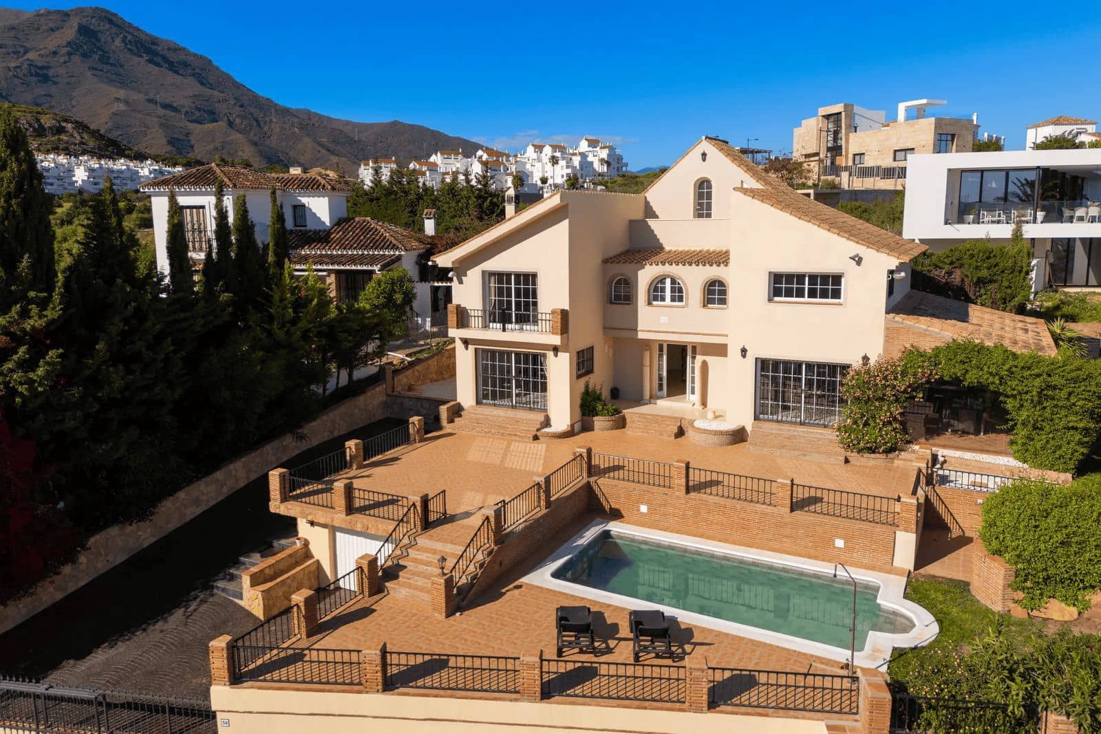 4 chambre Villa/Maison à vendre à Estepona - 1 500 000 € (Ref: 9812018)