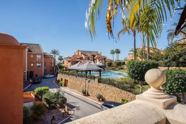 3 sovrum Takvåning till salu i Nueva Andalucia, Marbella - 750 000 € (Ref: 9812019)