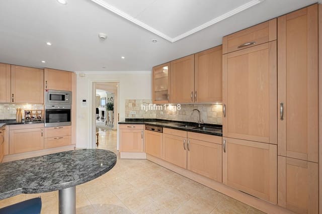 3 quarto Apartamento para venda em Nueva Andalucia, Marbella - 1 385 000 € (Ref: 9812026)