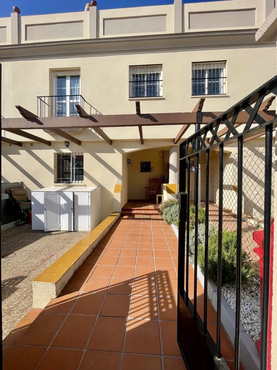 3 soverom Hus til salgs i La Duquesa / Puerto de la Duquesa - € 360 000 (Ref: 9812028)