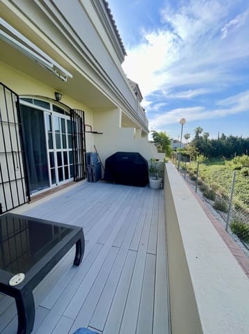3 soverom Hus til salgs i La Duquesa / Puerto de la Duquesa, Manilva - € 360 000 (Ref: 9812028)