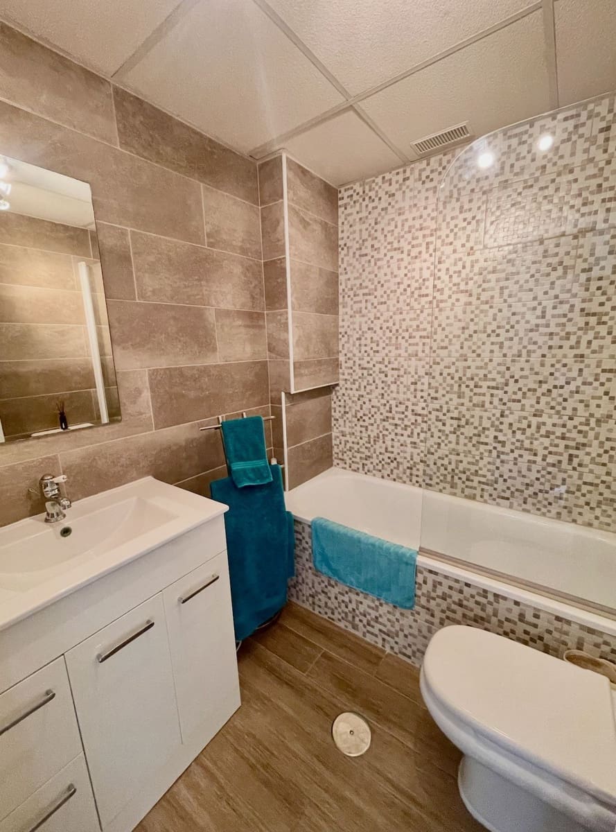 3 soverom Hus til salgs i La Duquesa / Puerto de la Duquesa - € 360 000 (Ref: 9812028)