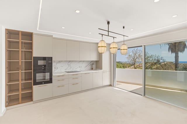 Casa de 4 habitaciones en Los Monteros, Marbella en venta - 950.000 € (Ref: 9812039)