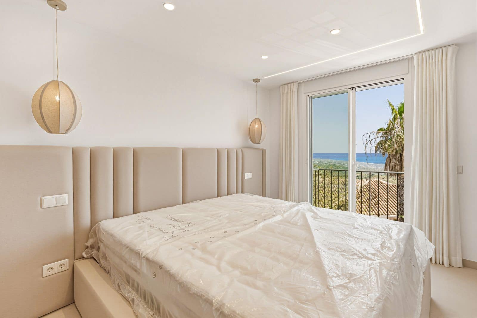 Casa de 4 habitaciones en Los Monteros en venta - 950.000 € (Ref: 9812039)