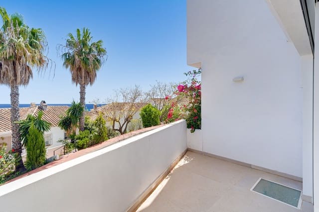 Casa de 4 habitaciones en Los Monteros, Marbella en venta - 950.000 € (Ref: 9812039)