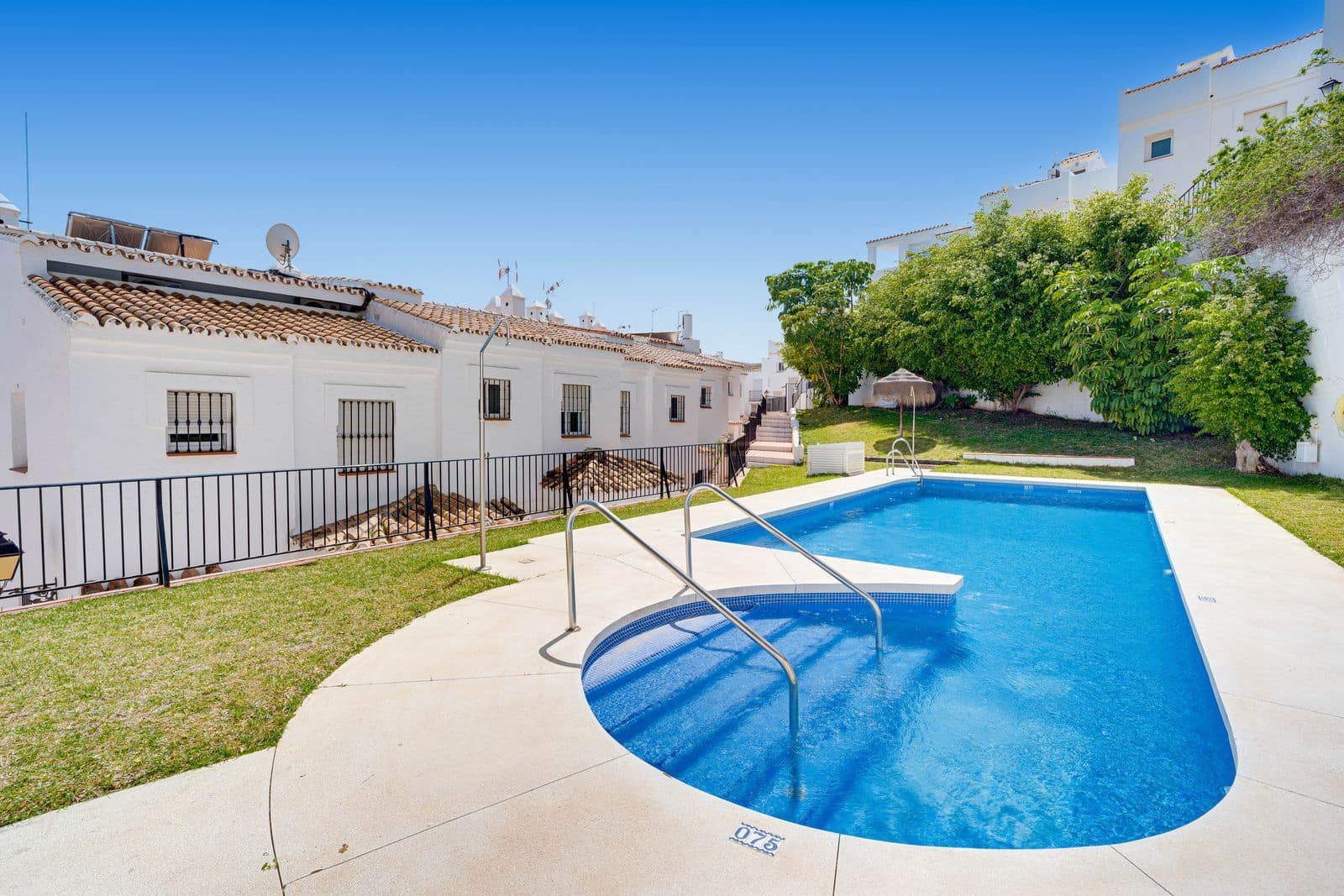 Casa de 4 habitaciones en Los Monteros en venta - 950.000 € (Ref: 9812039)