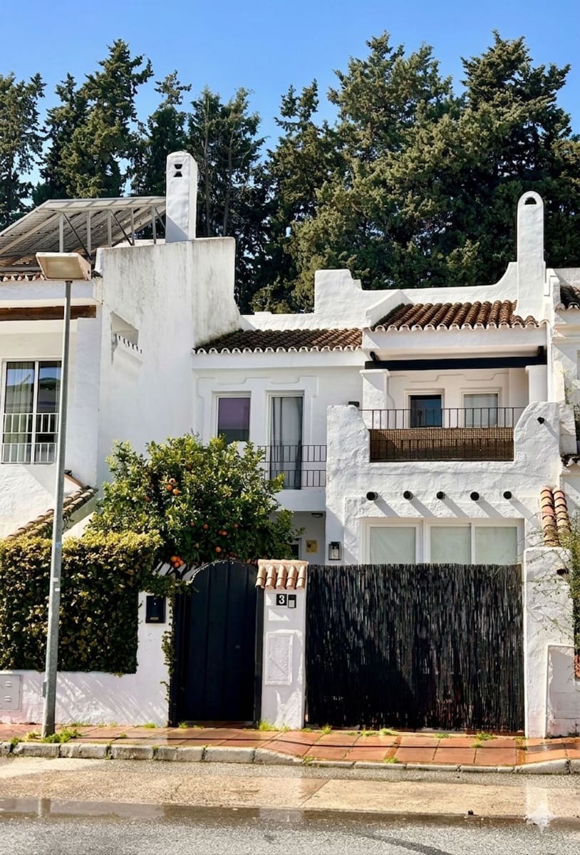 3 soveværelse Byhus til salg i Nueva Andalucia - € 656.500 (Ref: 9812041)