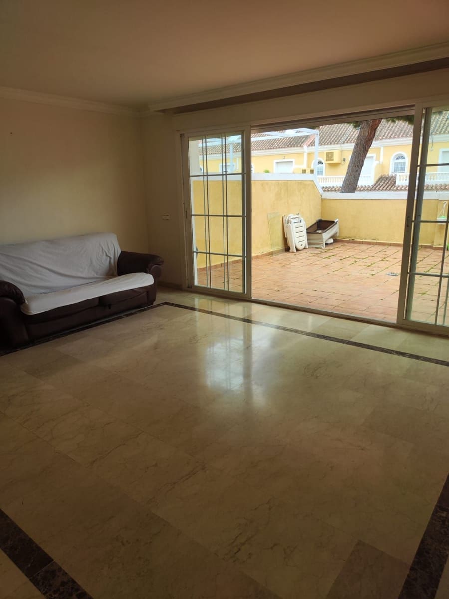 Casa de 4 habitaciones en Mijas Costa en venta - 445.000 € (Ref: 9812047)