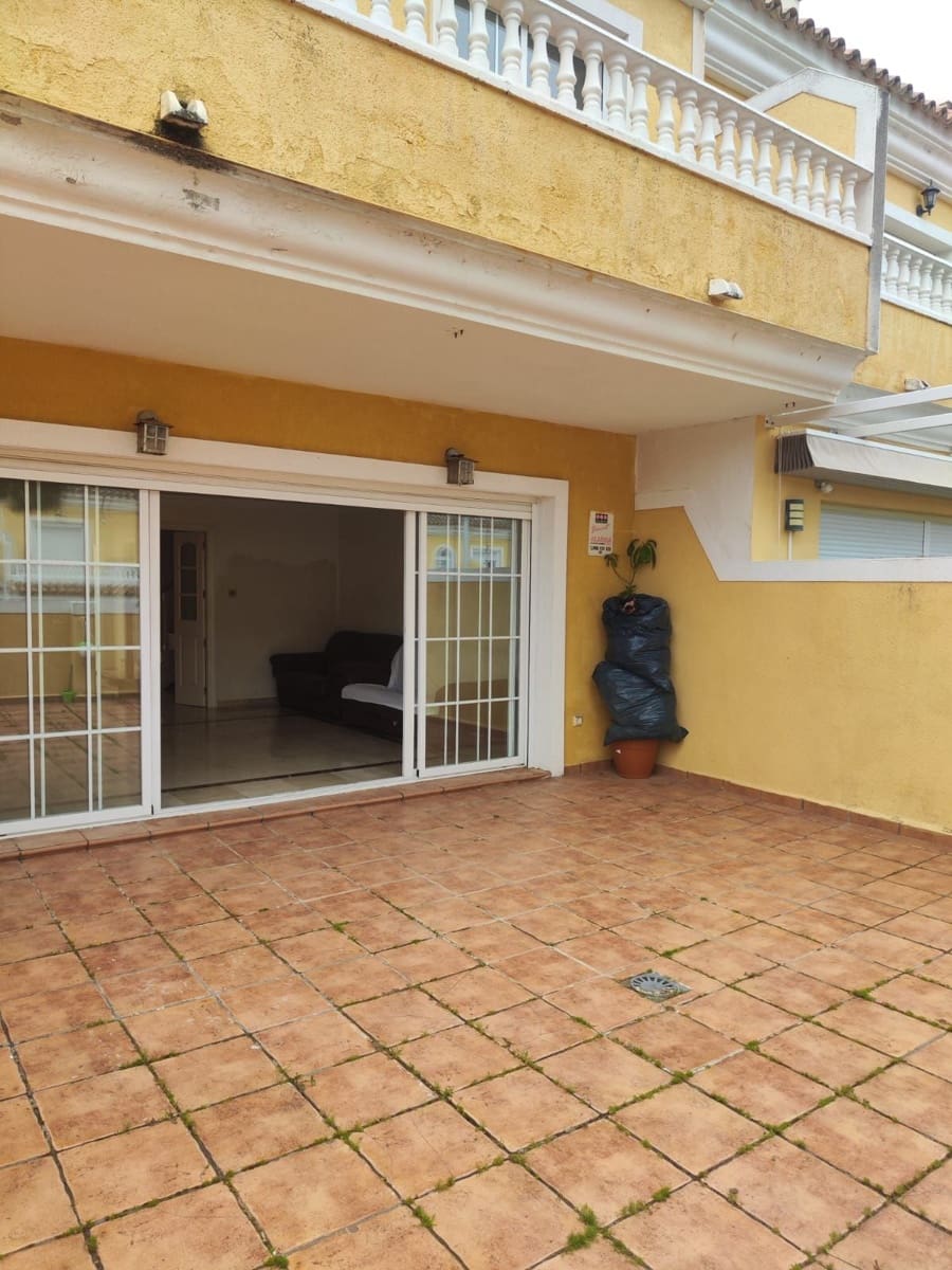 Casa de 4 habitaciones en Mijas Costa en venta - 445.000 € (Ref: 9812047)