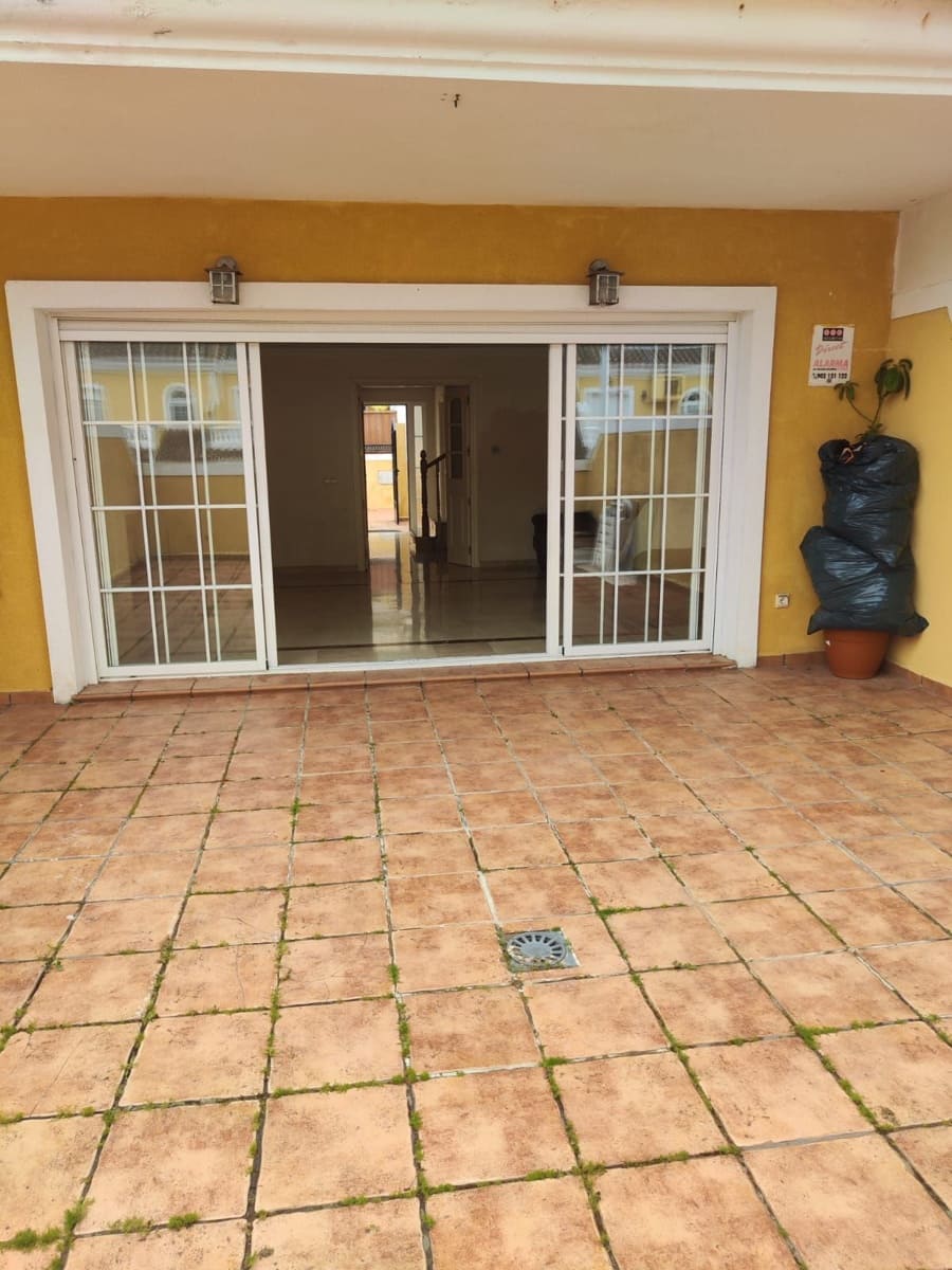 Casa de 4 habitaciones en Mijas Costa en venta - 445.000 € (Ref: 9812047)
