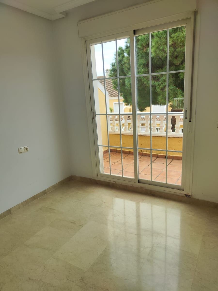 Casa de 4 habitaciones en Mijas Costa en venta - 445.000 € (Ref: 9812047)