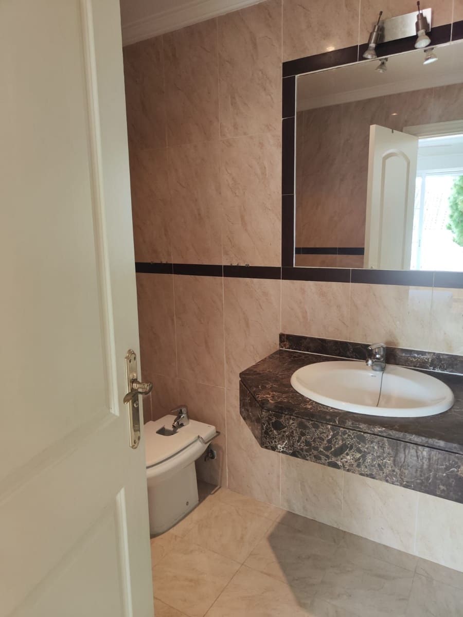 Casa de 4 habitaciones en Mijas Costa en venta - 445.000 € (Ref: 9812047)