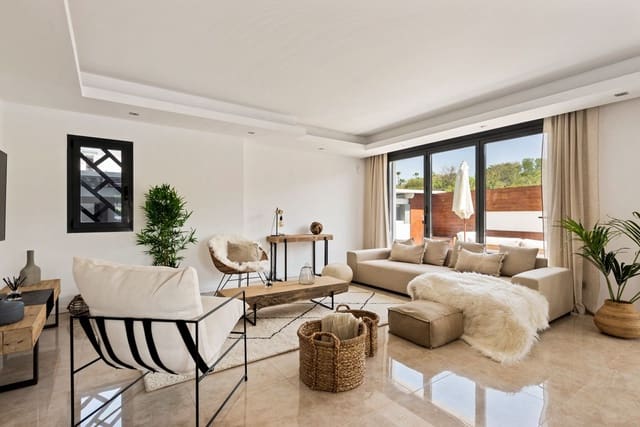 5 slaapkamer Villa te koop in Puerto Banus, Marbella - € 2.395.000 (Ref: 9812049)