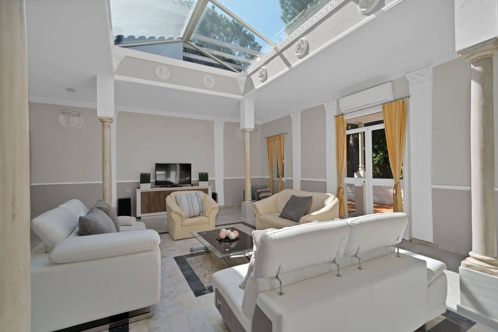 10 soverom Villa til salgs i Marbella - € 2 150 000 (Ref: 9812052)