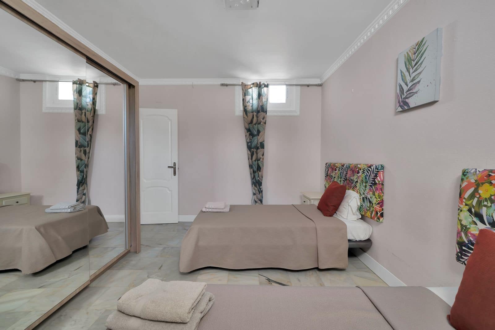 10 soverom Villa til salgs i Marbella - € 2 150 000 (Ref: 9812052)