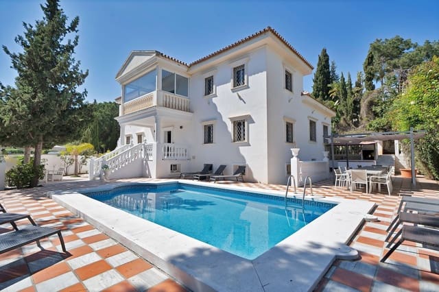 10 soveværelse Villa til salg i Hacienda Las Chapas, Marbella - € 2.150.000 (Ref: 9812052)