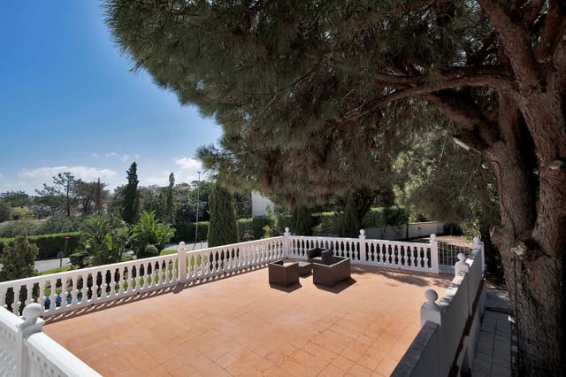 10 soveværelse Villa til salg i Hacienda Las Chapas, Marbella - € 2.150.000 (Ref: 9812052)