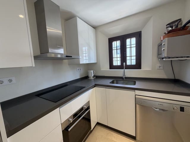 2 makuuhuone Omakotitalo myytävänä paikassa Nueva Andalucia, Marbella - 460 000 € (Ref: 9812053)