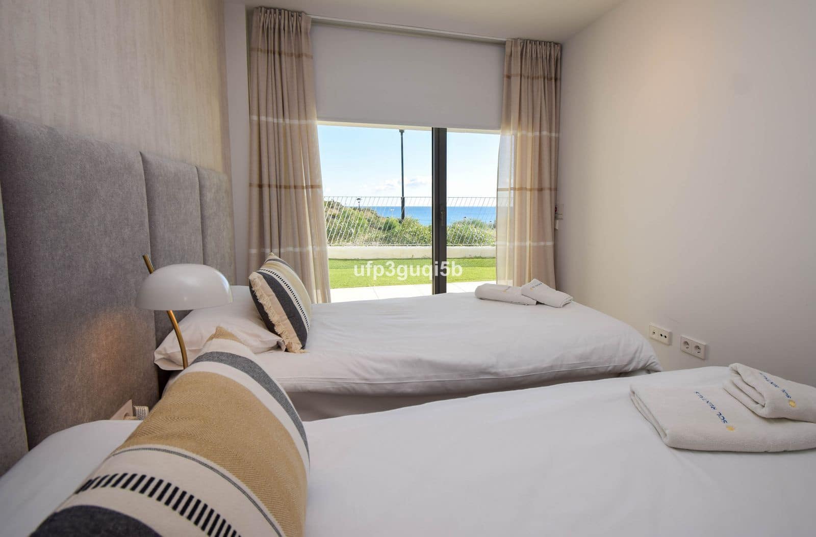 3 soveværelse Semi-Rækkehus til salg i Mijas Costa - € 1.295.000 (Ref: 9812055)