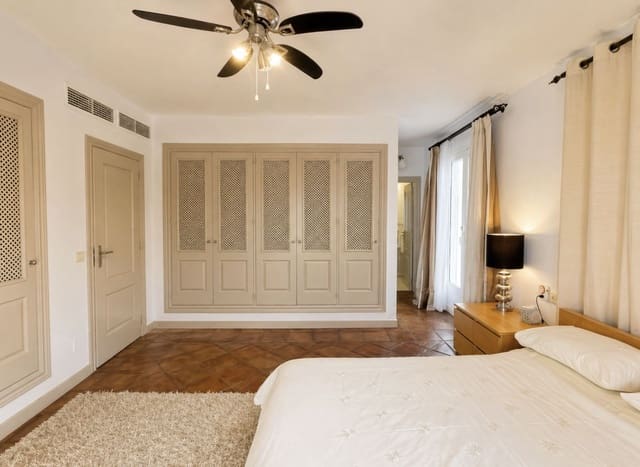 4 chambre Villa/Maison à vendre à La Duquesa / Puerto de la Duquesa, Manilva - 895 000 € (Ref: 9812060)