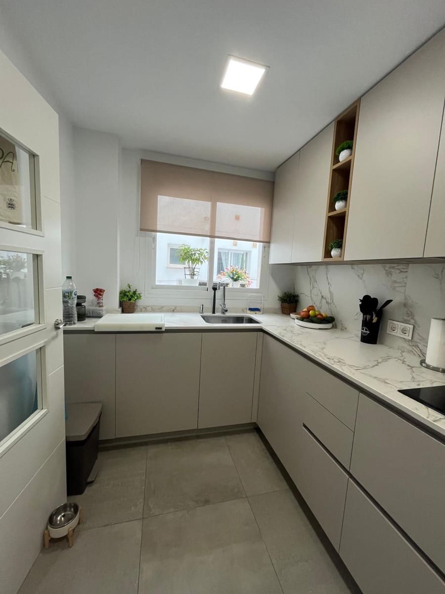 3 slaapkamer Appartement te koop in Estepona - € 465.000 (Ref: 9812061)