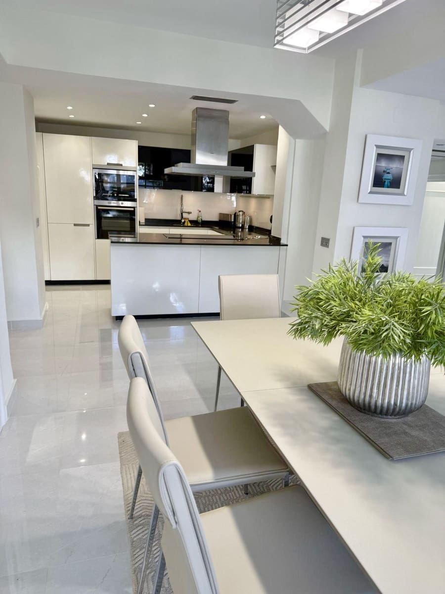 Apartamento de 2 habitaciones en Elviria en venta - 650.000 € (Ref: 9812064)