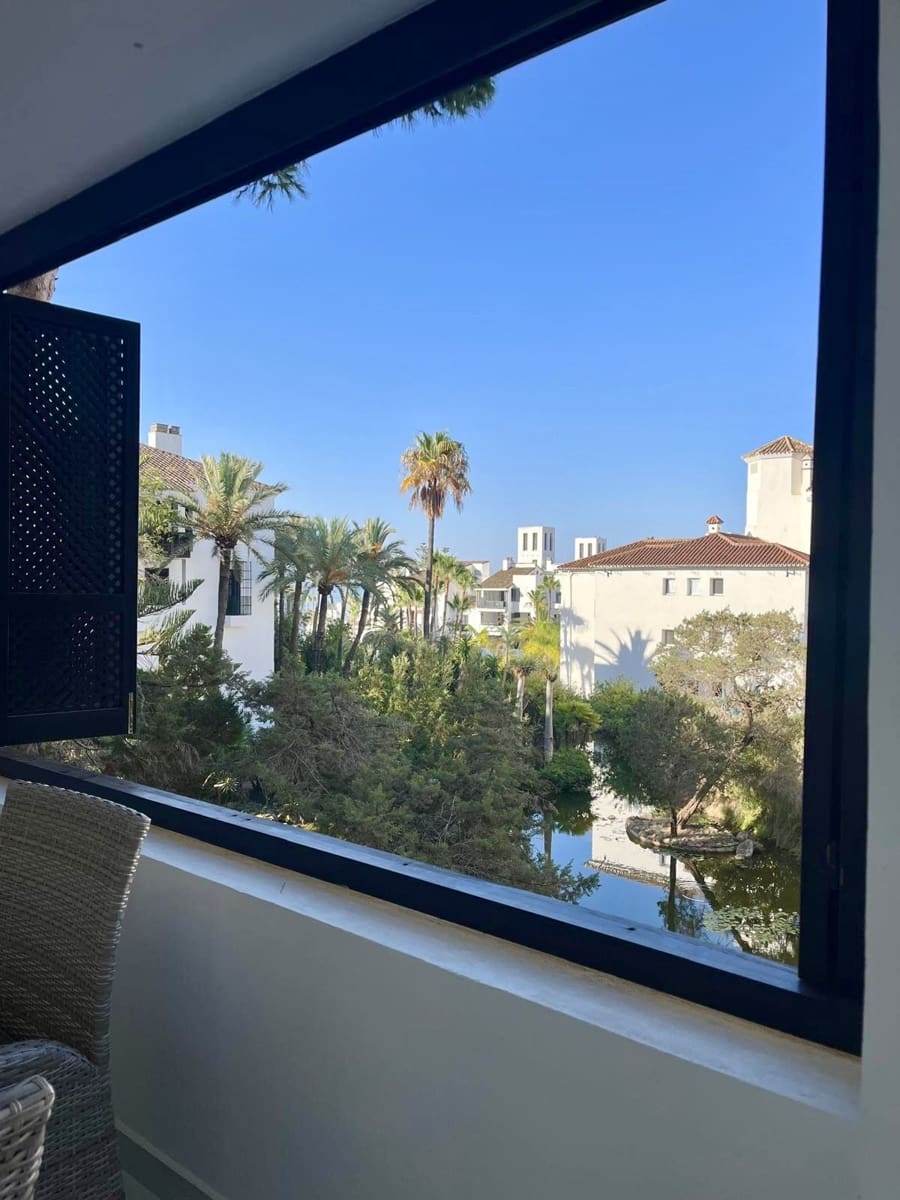 Apartamento de 2 habitaciones en Elviria en venta - 650.000 € (Ref: 9812064)
