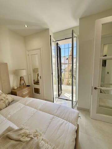 Apartamento de 2 habitaciones en Elviria, Marbella en venta - 650.000 € (Ref: 9812064)