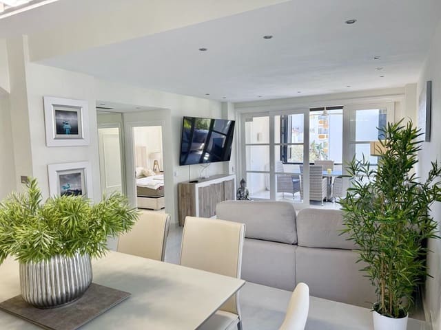Apartamento de 2 habitaciones en Elviria, Marbella en venta - 650.000 € (Ref: 9812064)