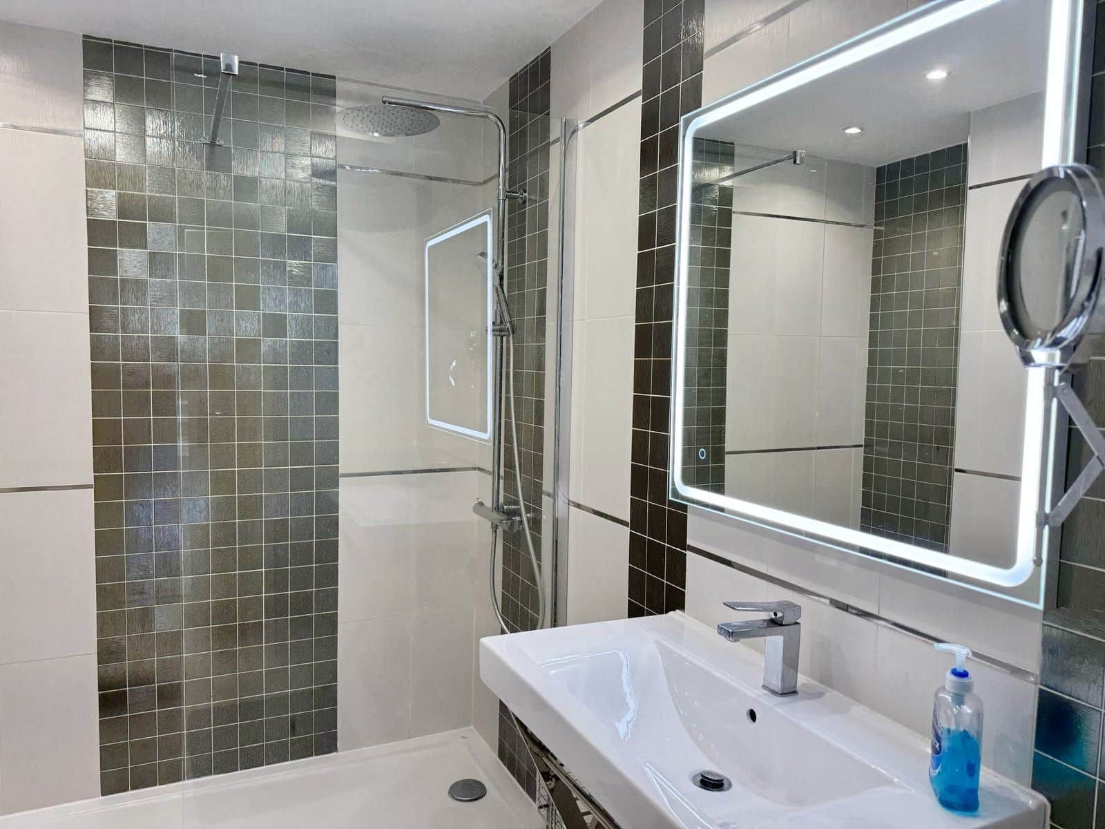 Apartamento de 2 habitaciones en Elviria en venta - 650.000 € (Ref: 9812064)