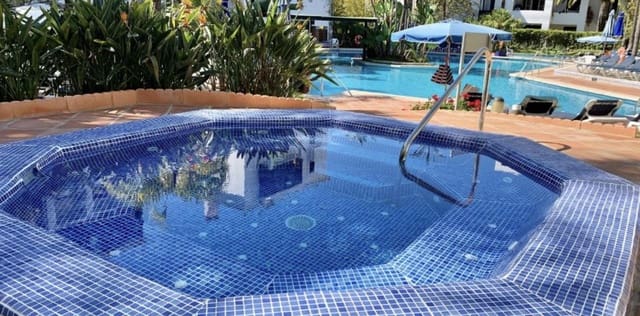 Apartamento de 2 habitaciones en Elviria, Marbella en venta - 650.000 € (Ref: 9812064)