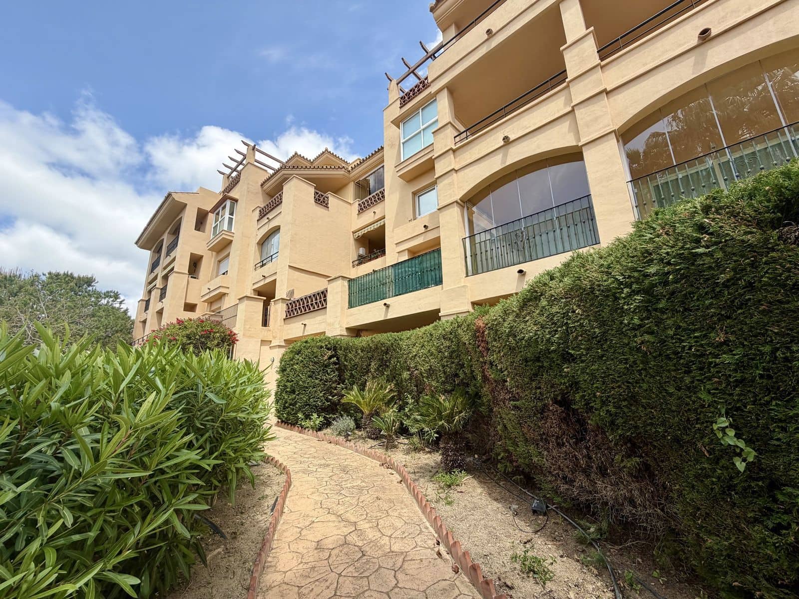 3 slaapkamer Appartement te koop in Calahonda - € 429.000 (Ref: 9812069)