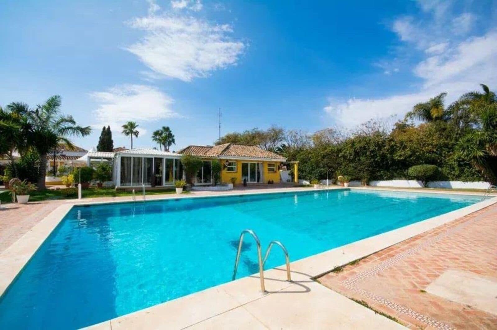 3 makuuhuone Omakotitalo myytävänä paikassa Guadalmina - 775 000 € (Ref: 9812073)