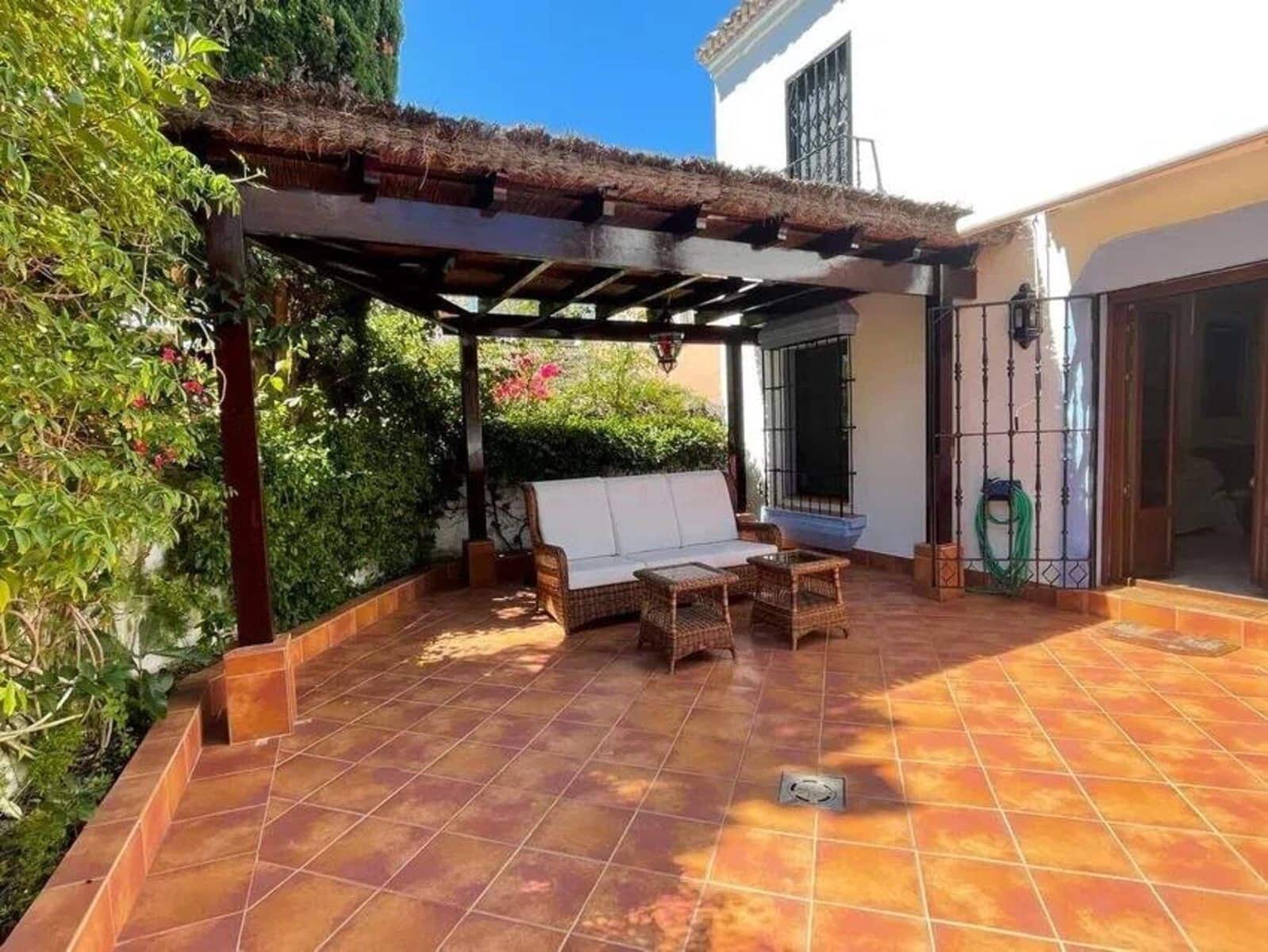 3 makuuhuone Omakotitalo myytävänä paikassa Guadalmina - 775 000 € (Ref: 9812073)