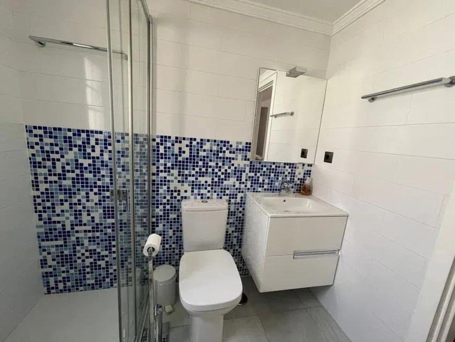 3 makuuhuone Omakotitalo myytävänä paikassa Guadalmina - 775 000 € (Ref: 9812073)