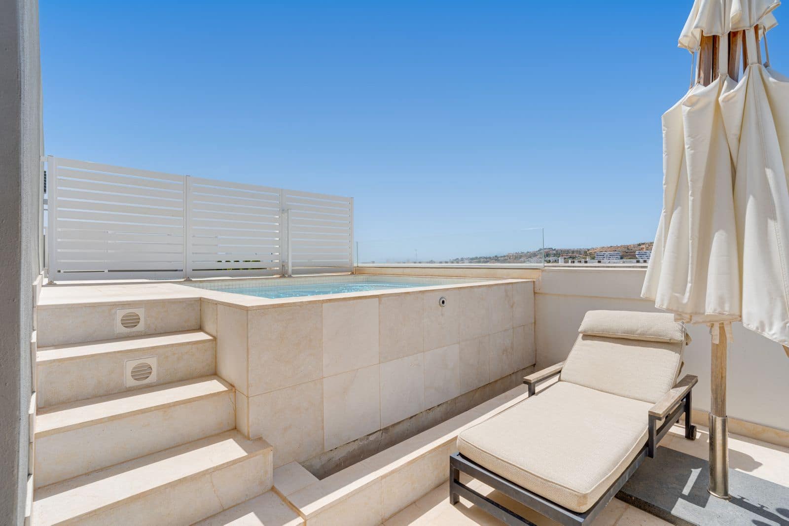 Casa de 4 habitaciones en La Cala de Mijas en venta - 1.295.000 € (Ref: 9812074)
