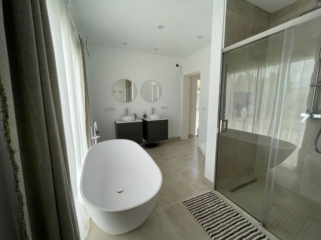 3 sypialnia Willa na sprzedaż w El Velerín, Estepona - 875 000 € (Ref: 9812076)