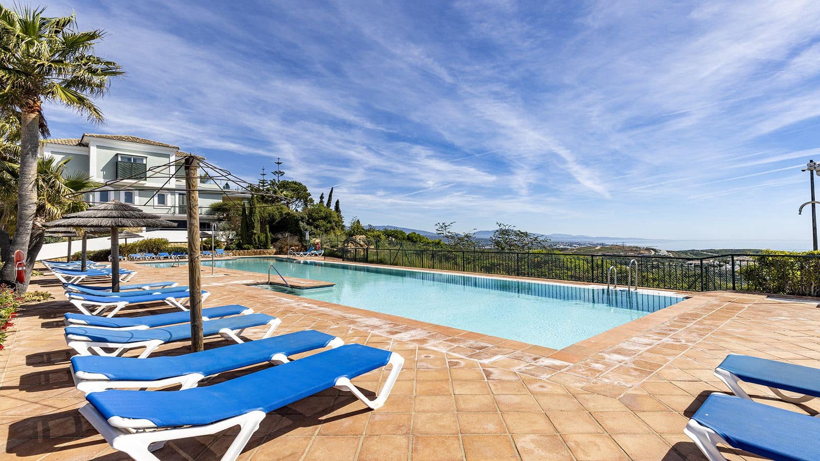 Ático de 3 habitaciones en Casares en venta - 560.000 € (Ref: 9812080)