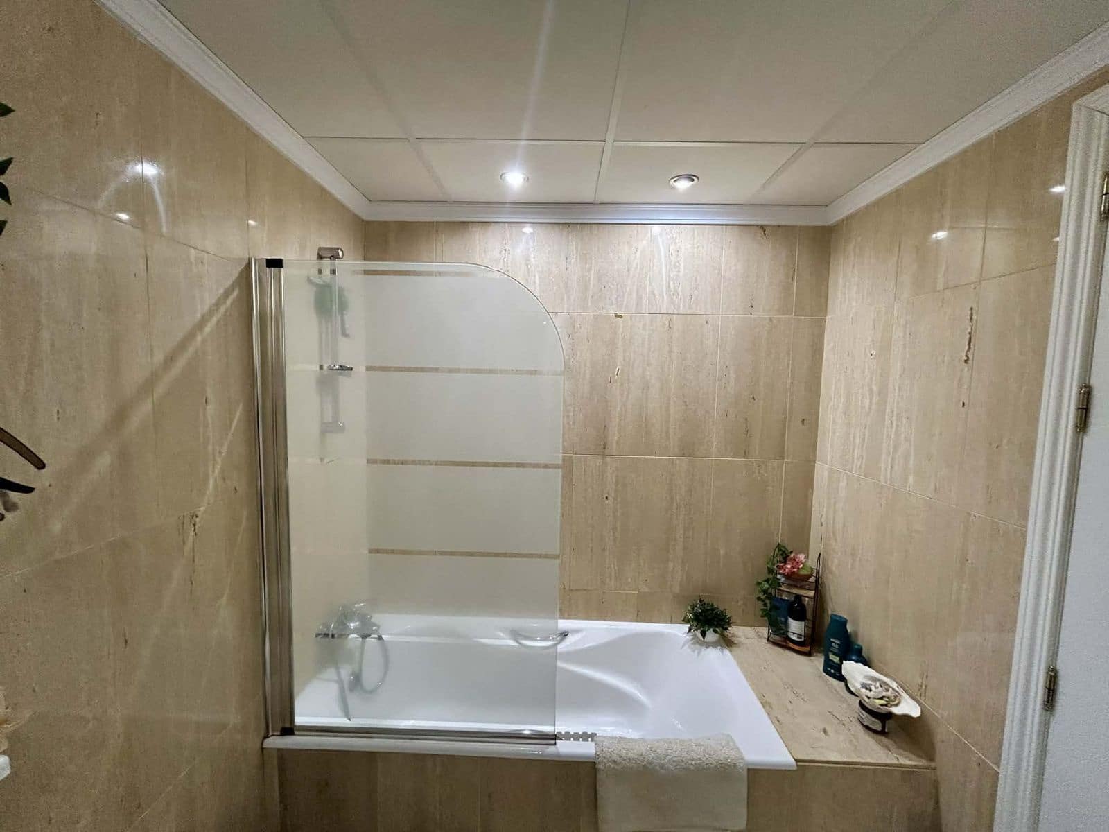 2 bedroom Apartment for sale in Elviria - € 374,000 (Ref: 9812081)