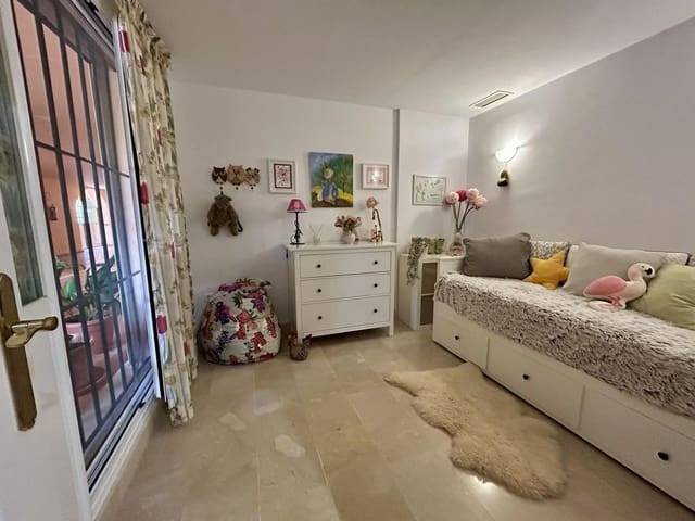 2 bedroom Apartment for sale in Elviria, Marbella - € 374,000 (Ref: 9812081)