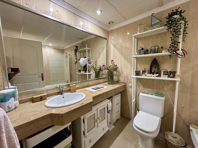 2 bedroom Apartment for sale in Elviria, Marbella - € 374,000 (Ref: 9812081)