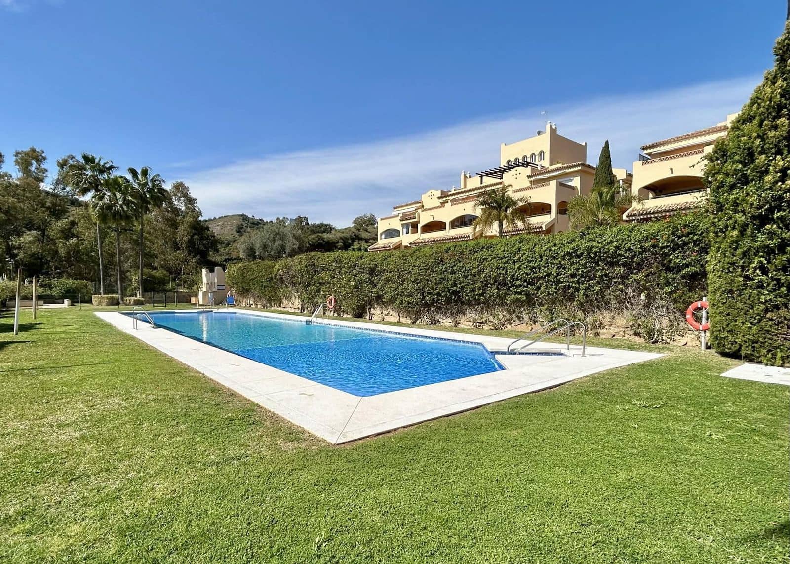 2 bedroom Apartment for sale in Elviria - € 374,000 (Ref: 9812081)
