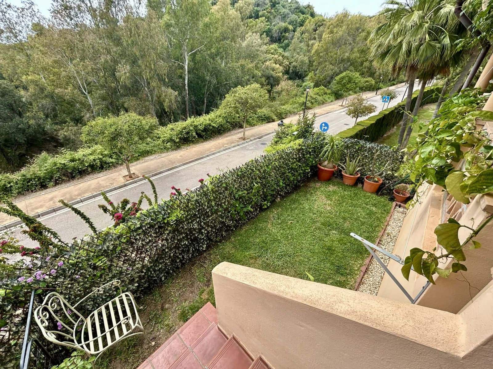 2 bedroom Apartment for sale in Elviria - € 374,000 (Ref: 9812081)