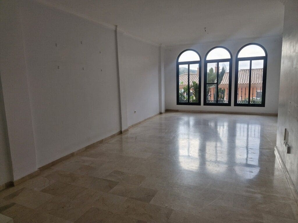 2 bedroom Apartment for sale in Elviria - € 335,000 (Ref: 9812087)
