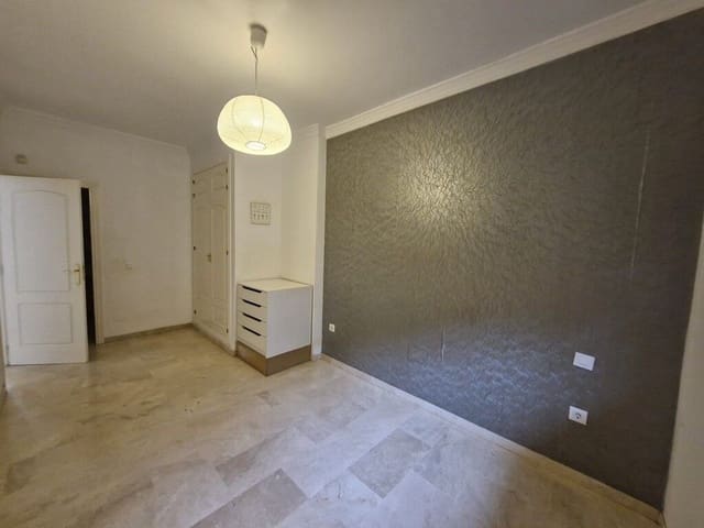 2 bedroom Apartment for sale in Elviria, Marbella - € 335,000 (Ref: 9812087)