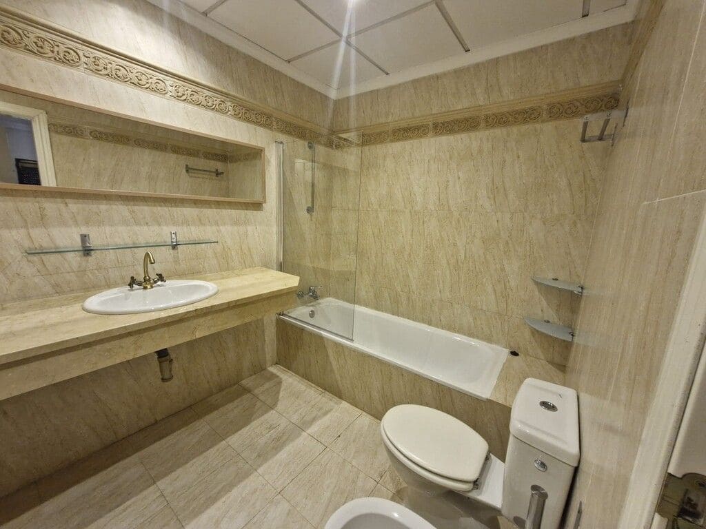 2 bedroom Apartment for sale in Elviria - € 335,000 (Ref: 9812087)