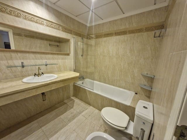 2 bedroom Apartment for sale in Elviria, Marbella - € 335,000 (Ref: 9812087)