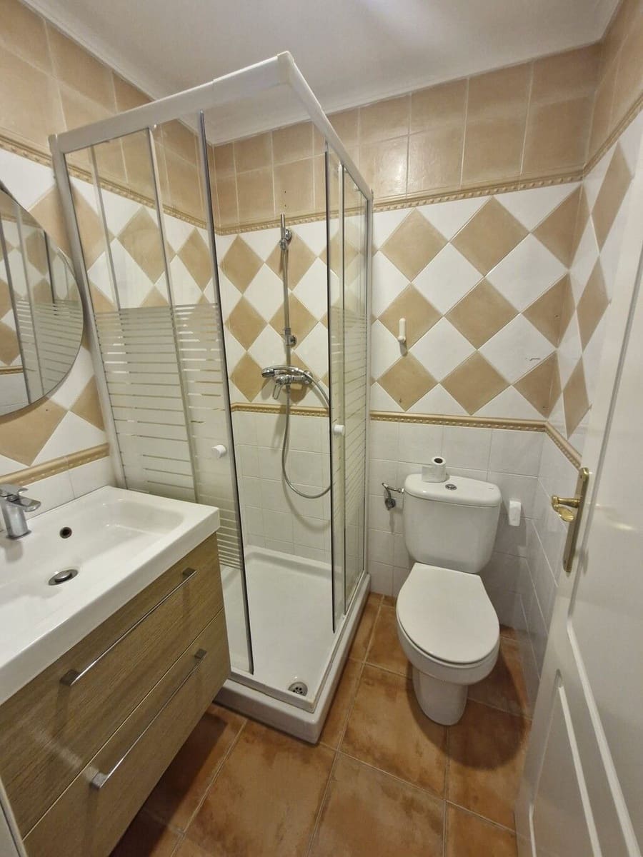 2 bedroom Apartment for sale in Elviria - € 335,000 (Ref: 9812087)