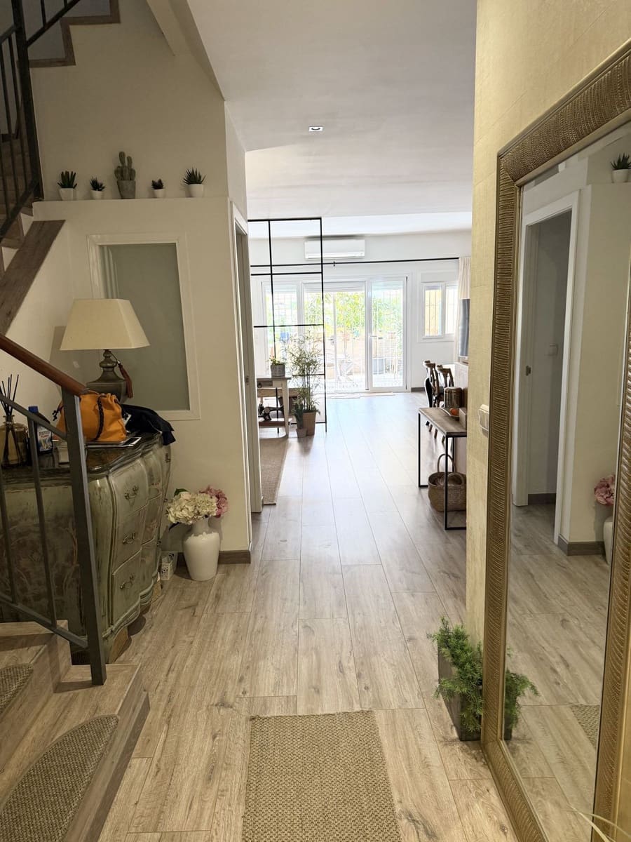 3 sovrum Villa till salu i New Golden Mile - 795 000 € (Ref: 9812091)